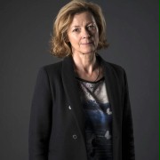 Komisarz Alison Hall