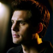 Kristoffer Polaha w Ptaki nocy