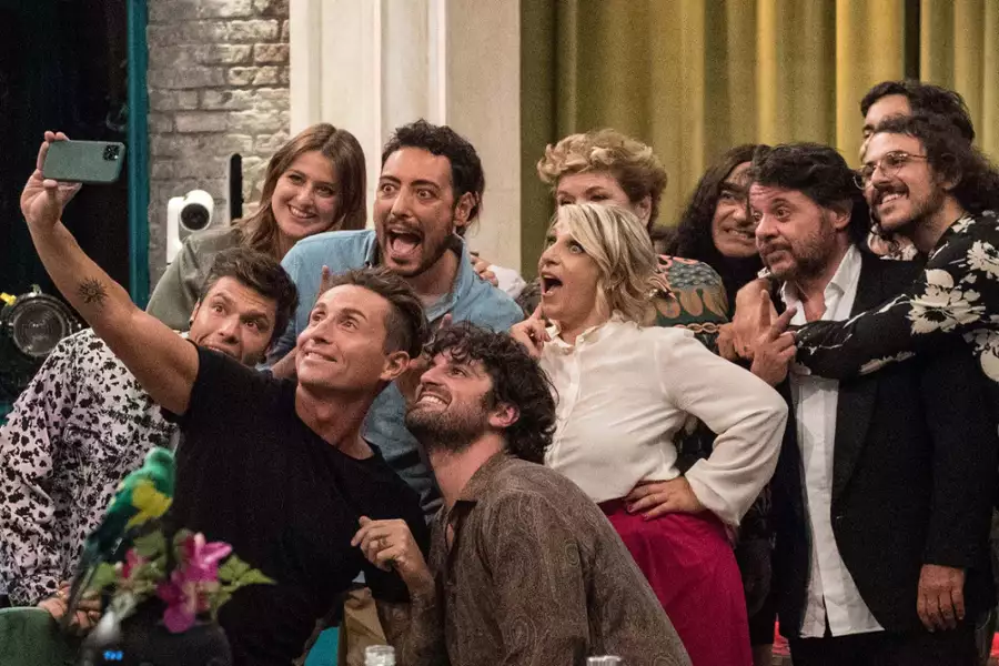 LOL: Chi ride è fuori - galeria zdjęć - filmweb