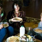 Niezasłane łóżka - galeria zdjęć - filmweb