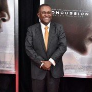 Concussion - galeria zdjęć - filmweb