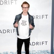 Adrift - galeria zdjęć - filmweb