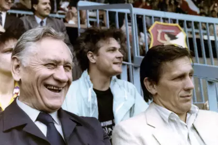 Piłkarski poker - galeria zdjęć - filmweb