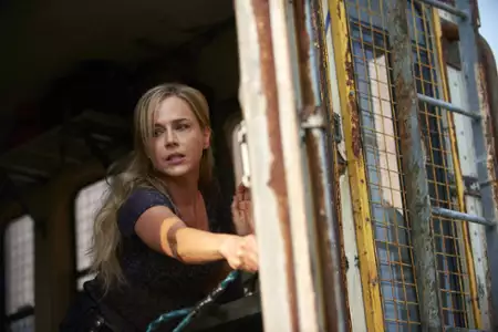 Defiance - galeria zdjęć - filmweb