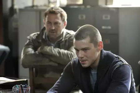 Defiance - galeria zdjęć - filmweb