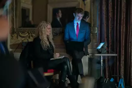 Skandal w królewskim stylu - galeria zdjęć - filmweb