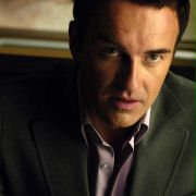 Julian McMahon w Bez skazy