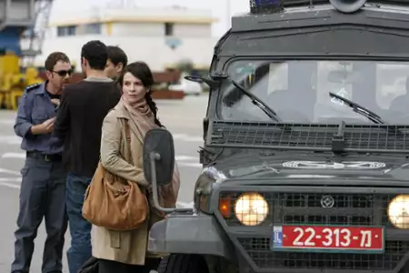W zawieszeniu - galeria zdjęć - filmweb