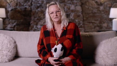 Sezon 1 Odcinek 1 "Social media? Tak, przepadała za nimi"