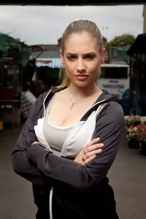 EastEnders: E20 - galeria zdjęć - filmweb