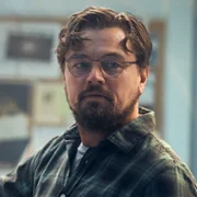 Nie patrz w g&oacute;rę - galeria zdjęć - filmweb