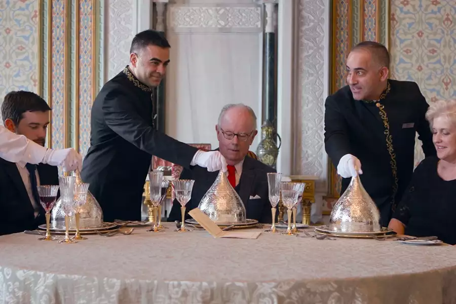 Jack Whitehall: Podróże z moim ojcem - galeria zdjęć - filmweb