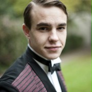 Nico Mirallegro w Na salonach i w suterenie