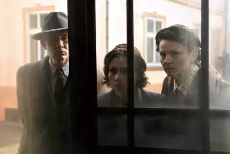 Ogród rodzinny. Dezerter - galeria zdjęć - filmweb