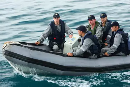 Morski patrol - galeria zdjęć - filmweb