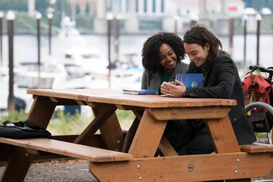 Tu i teraz - galeria zdjęć - filmweb