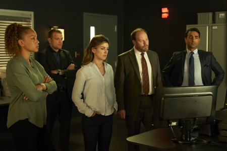 Sezon 1 Odcinek 9 It Takes a Village