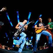 Kenny Chesney: Summer in 3D - galeria zdjęć - filmweb