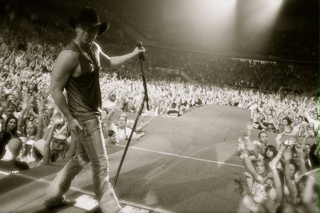 Kenny Chesney: Summer in 3D - galeria zdjęć - filmweb