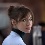 Louise Bourgoin w Stażyści