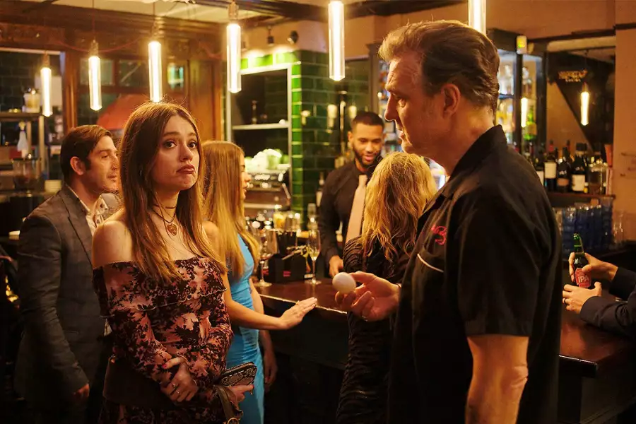 Daddy Issues - galeria zdjęć - filmweb