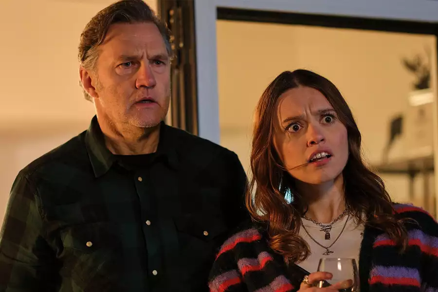 Daddy Issues - galeria zdjęć - filmweb