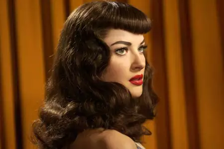 Słynna Bettie Page - galeria zdjęć - filmweb