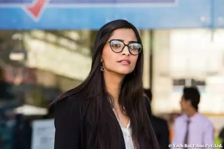 Bewakoofiyaan - galeria zdjęć - filmweb