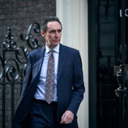 Guy Henry w Na poboczu