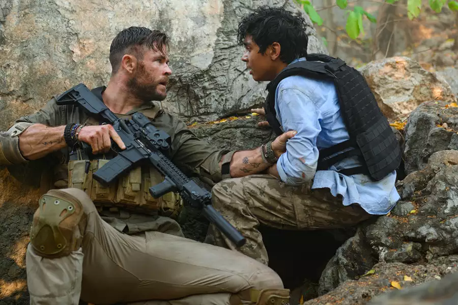 Tyler Rake: Ocalenie - galeria zdjęć - filmweb