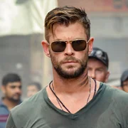 Tyler Rake: Ocalenie - galeria zdjęć - filmweb