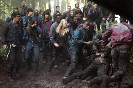 The 100 - galeria zdjęć - filmweb