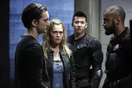 The 100 - galeria zdjęć - filmweb