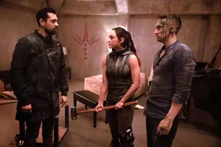 The 100 - galeria zdjęć - filmweb