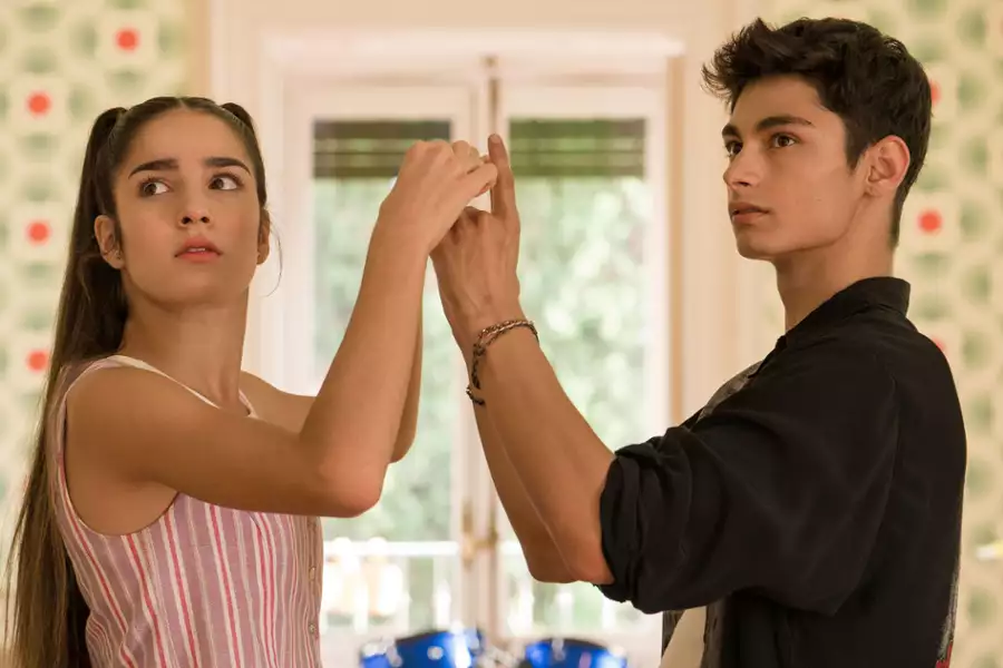 Ayla i los Mirror - galeria zdjęć - filmweb