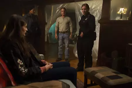 Into the Dark - galeria zdjęć - filmweb