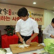 Sik Gaek : Kimchi Jeon Jaeng - galeria zdjęć - filmweb