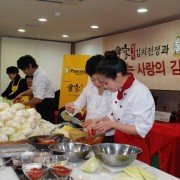 Sik Gaek : Kimchi Jeon Jaeng - galeria zdjęć - filmweb