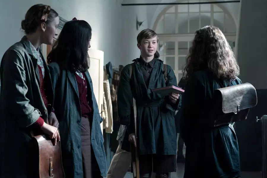 Cudowny chłopak. Biały ptak - galeria zdjęć - filmweb