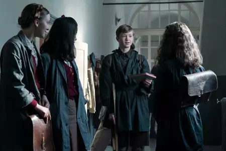 Cudowny chłopak. Biały ptak - galeria zdjęć - filmweb