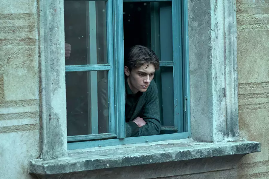 Cudowny chłopak. Biały ptak - galeria zdjęć - filmweb