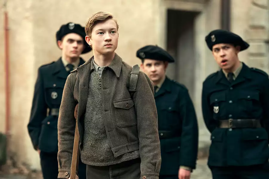 Cudowny chłopak. Biały ptak - galeria zdjęć - filmweb