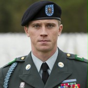 Garrett Hedlund w Najdłuższy marsz Billy'ego Lynna