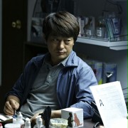 Detektyw Jong-Geun (kuzyn Moon-Ho)