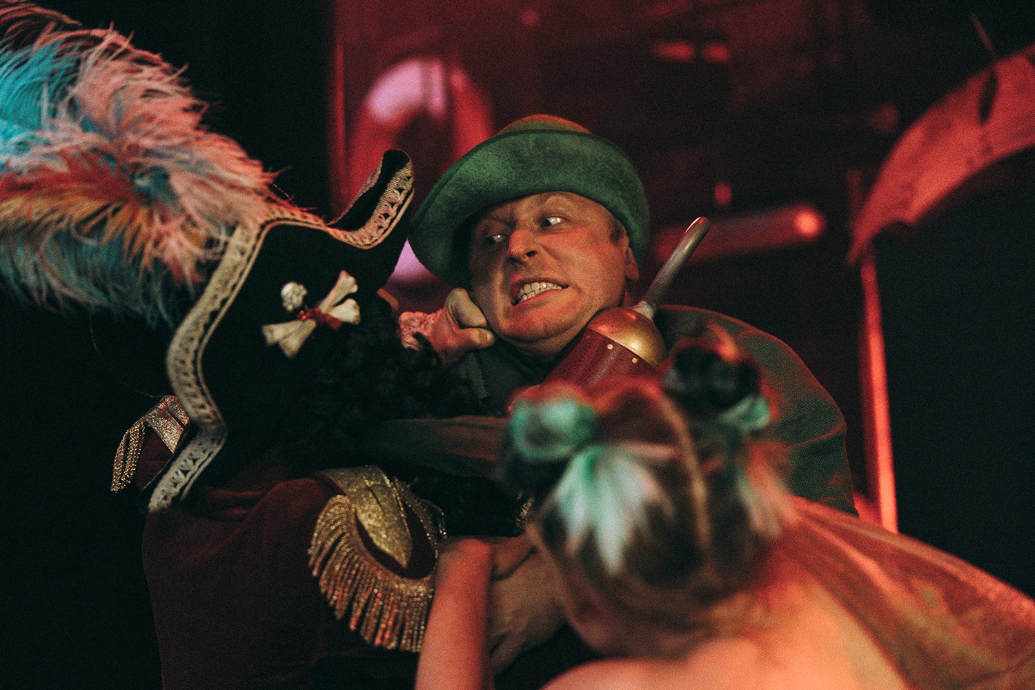 Przedstawienie musi trwać