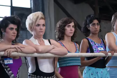 GLOW - galeria zdjęć - filmweb