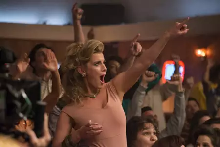 GLOW - galeria zdjęć - filmweb