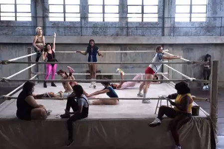 GLOW - galeria zdjęć - filmweb