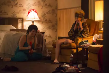 GLOW - galeria zdjęć - filmweb