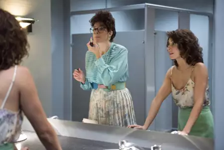 GLOW - galeria zdjęć - filmweb